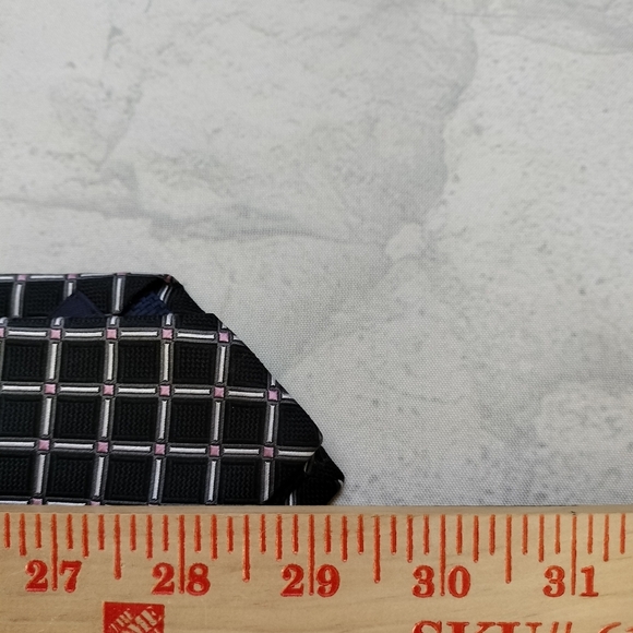 Daniel Cremieux Tie Mens Hand Made USA 100% Silk Geometric Black w/ Pink Long - Picture 9 of 10